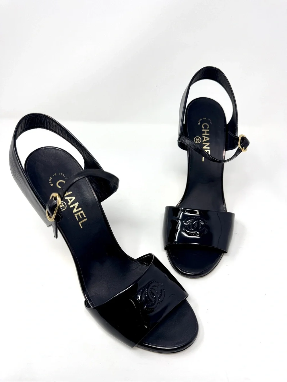 CHANEL Black Patent Leather Slingback Sandals with CC Logo